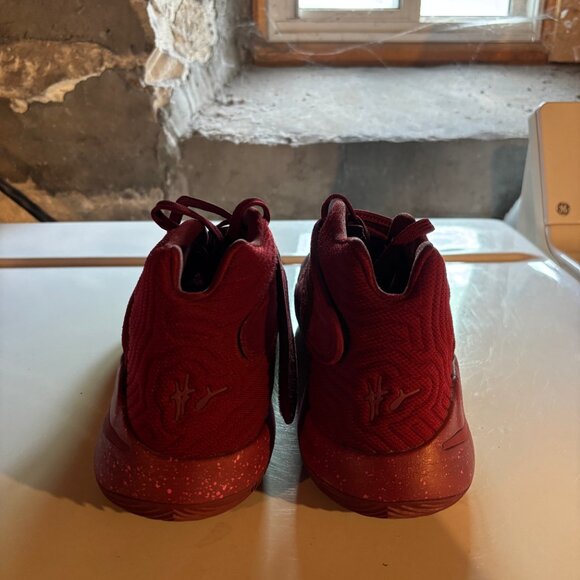 Nike Kyrie 2 Red Velvet - Picture 6 of 6